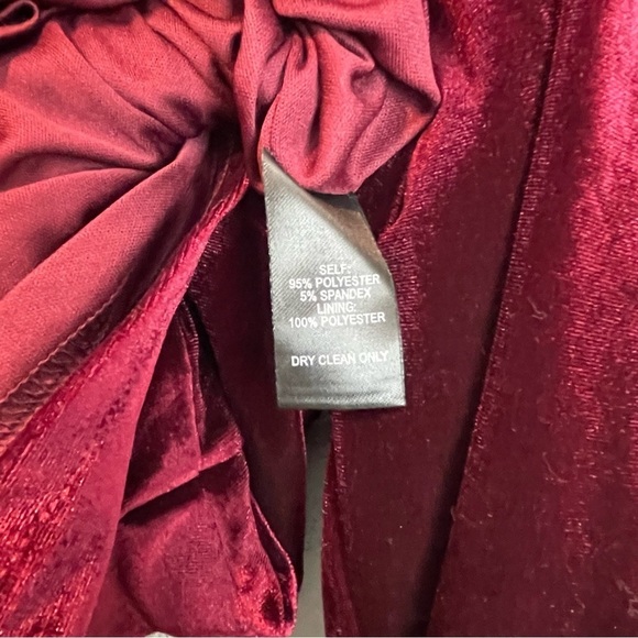 LULUS Romantic Moves Burgundy Velvet Long Sleeve Romper Women's Size Small - Picture 11 of 11